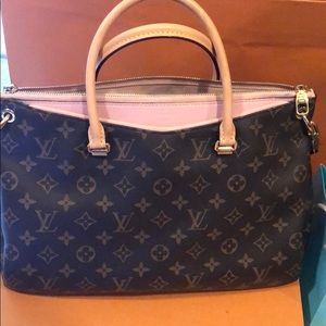 Louis Vuitton palls monogram